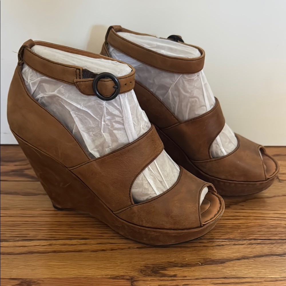 Börn Crown Brown Wedge Sandals
